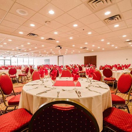Radisson Hotel St Paul Downtown Сейнт Пол Екстериор снимка
