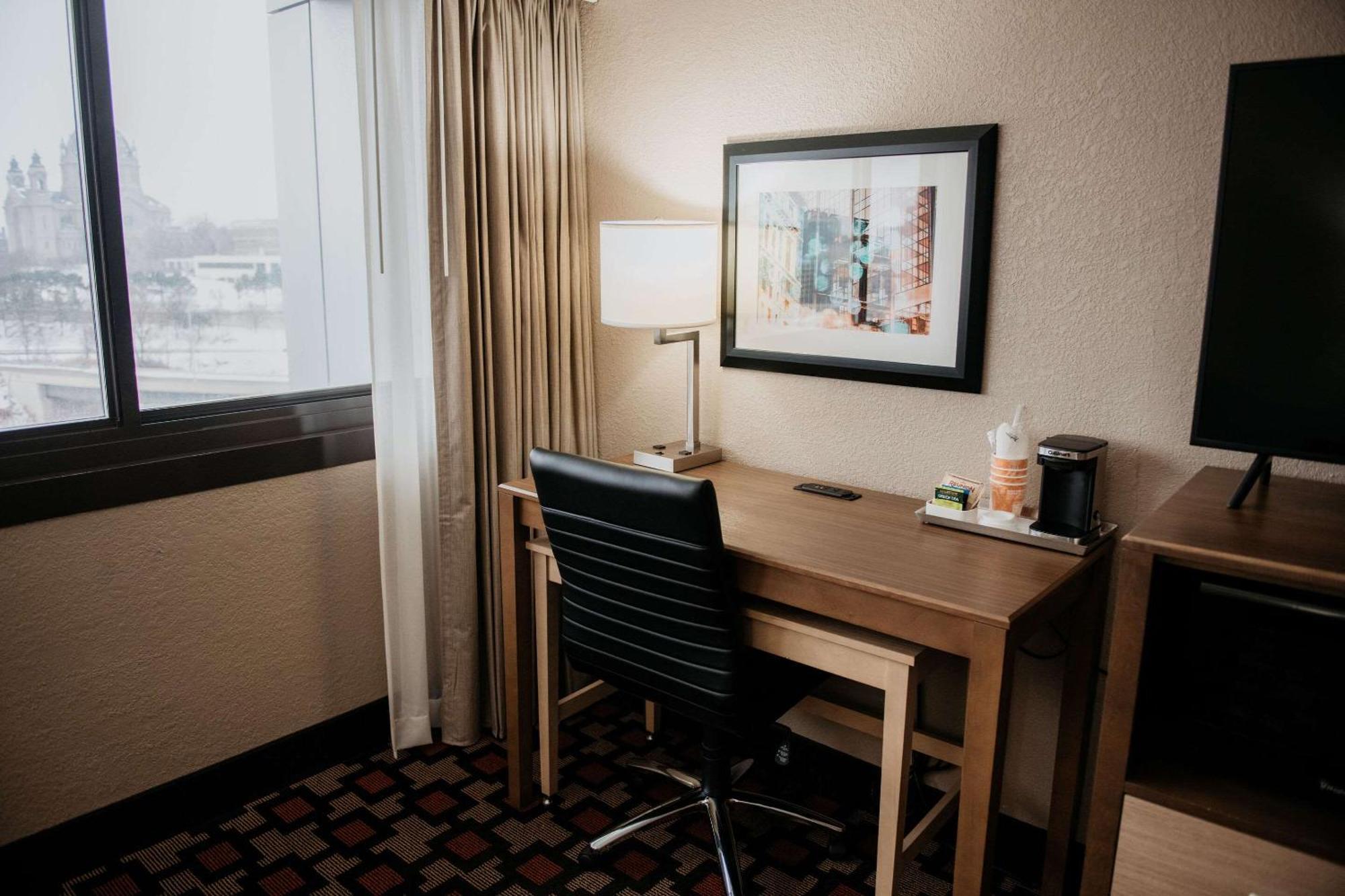 Radisson Hotel St Paul Downtown Сейнт Пол Екстериор снимка